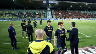 Fenerbah&ccedil;e abandona final da Supercopa da Turqu&iacute;a aos 3 minutos de jogo