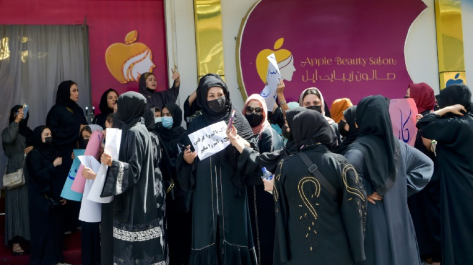 Afghanistan: manifestation de femmes &agrave; Kaboul contre la fermeture des salons de beaut&eacute;