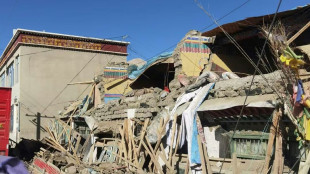 Socorristas buscam sobreviventes ap&oacute;s terremoto que deixou 126 mortos no Tibete chin&ecirc;s