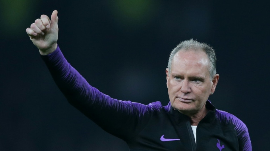 Internado ap&oacute;s sofrer desmaio, Paul Gascoigne deixa hospital