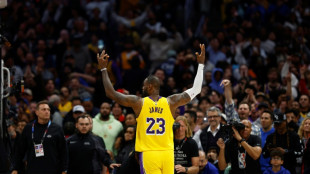 NBA: les Lakers s'arrachent pour remporter le derby de Los Angeles