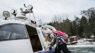 En Finlande, des enfants traversent la Baltique gel&eacute;e en a&eacute;roglisseur pour aller &agrave; l'&eacute;cole