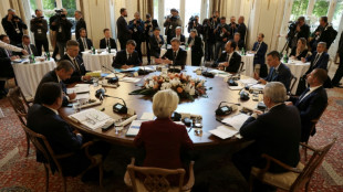 Ukraine : les Europ&eacute;ens aux c&ocirc;t&eacute;s de Trump, le sommet avec Poutine s'&eacute;loigne 