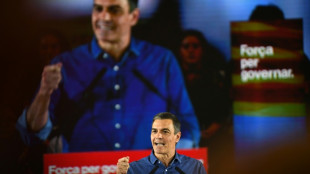Cataluña celebra elecciones regionales con mucho en juego para Sánchez y Puigdemont