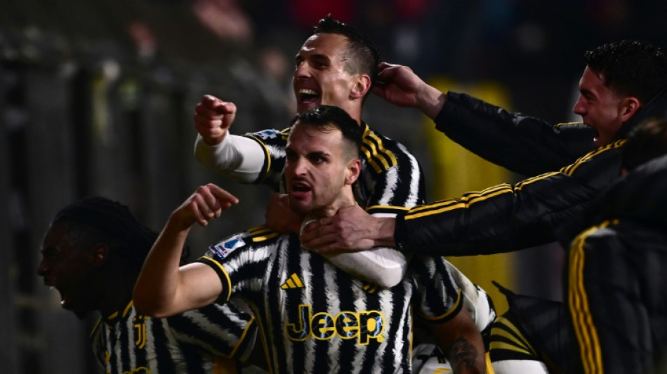 Juventus go top after dramatic finish at Monza