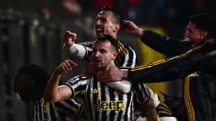 Juventus go top after dramatic finish at Monza