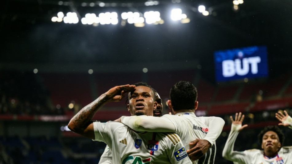 Lyon vence Lille (2-1) e vai &agrave;s quartas de final da Copa da Fran&ccedil;a