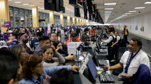 Principal aeroporto do Peru retoma voos após problemas na pista de pouso