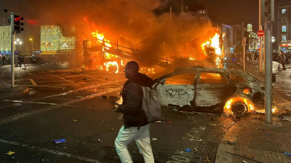 Dublin registra dist&uacute;rbios ap&oacute;s ataque com faca diante de escola