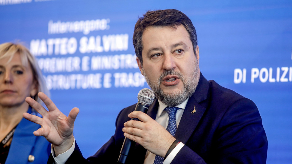 Salvini, mi hanno detto che Macron si &egrave; offeso, mi spiace
