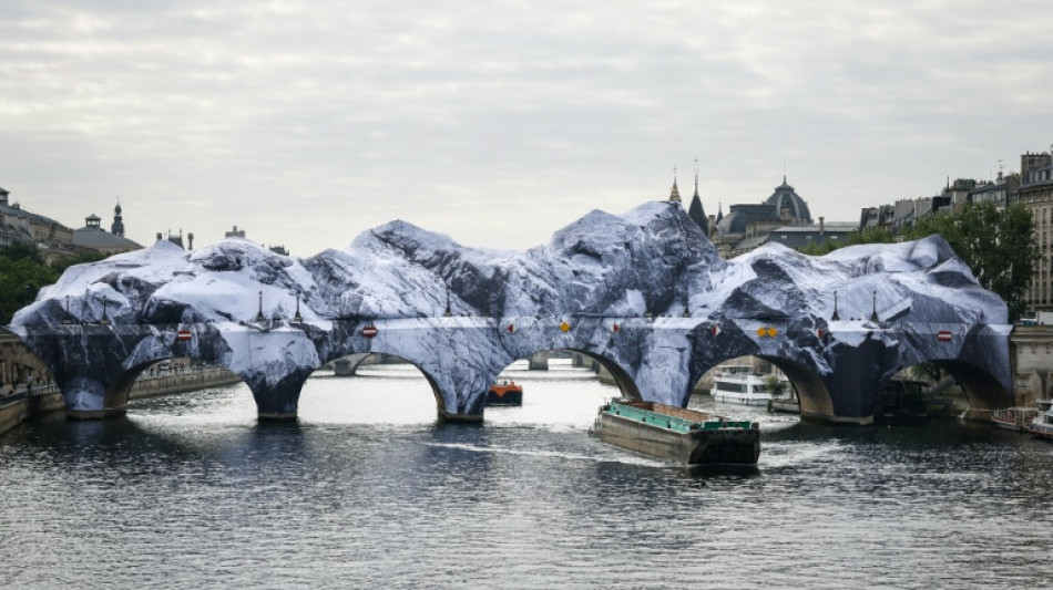 Paris descobre Pont Neuf transformada em caverna: '&Eacute; realmente espetacular!'