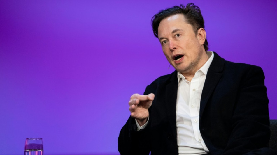 Musk muss Tweets über Tesla auch künftig absegnen lassen