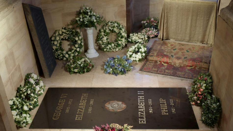 La l&aacute;pida de Isabel II, oficialmente desvelada