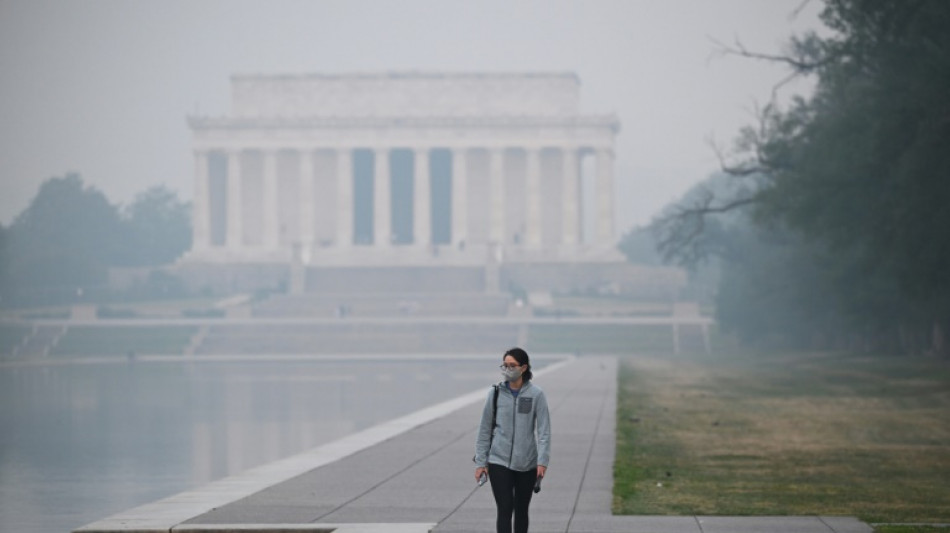 El humo de los incendios en Canad&aacute; altera la vida en ciudades de EEUU