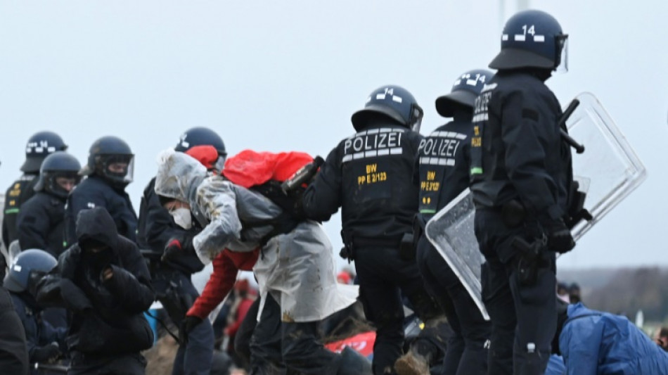 Allemagne : la police finit d'évacuer les militants opposés à une mine de charbon