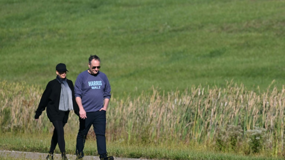 Kamala Harris chega &agrave; Filad&eacute;lfia &agrave;s v&eacute;speras de debate com Trump