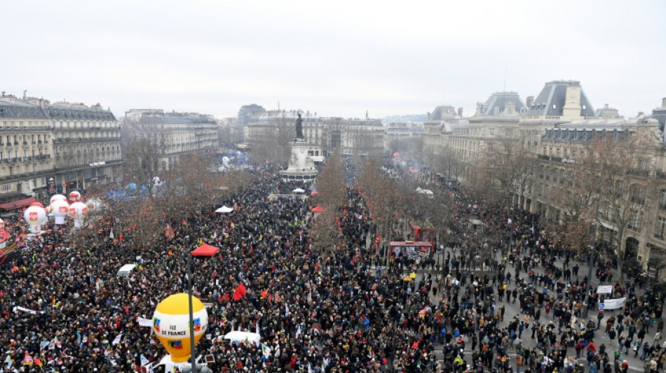 Retraites: des centaines de milliers de manifestants contre la réforme