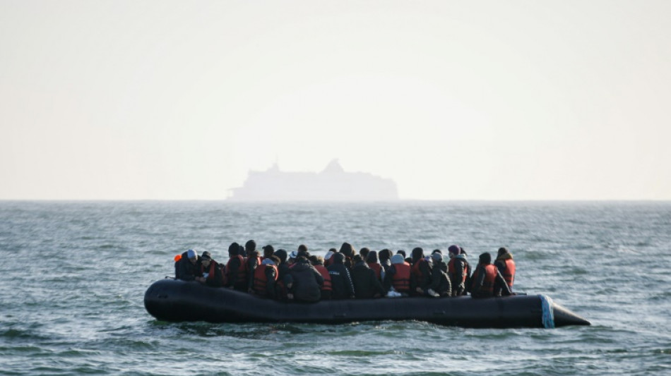 Reino Unido prev&eacute; aumentar considerablemente las repatriaciones de inmigrantes