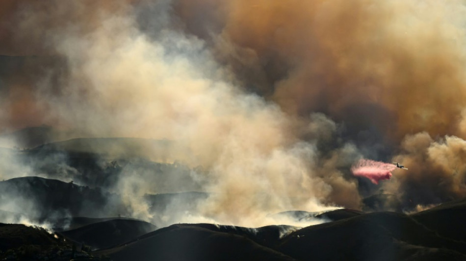 Inc&ecirc;ndios devastadores em Los Angeles deixam 10 mortos