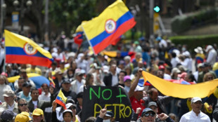 "Dehors Petro!": en Colombie, des milliers de manifestants contre les r&eacute;formes du pr&eacute;sident