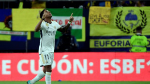 Com 2 de Rodrygo, Real Madrid vence C&aacute;diz e dorme na lideran&ccedil;a do Espanhol