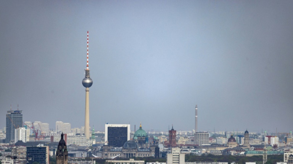 Mehrere Autos nachts in Berlin angez&uuml;ndet