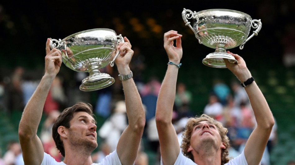 Wimbledon shorten men's doubles to three sets
