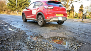 Sur les routes britanniques, le fl&eacute;au des nids de poule et leur lourd tribut 