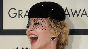 Madonna volta para casa após vários dias de internação