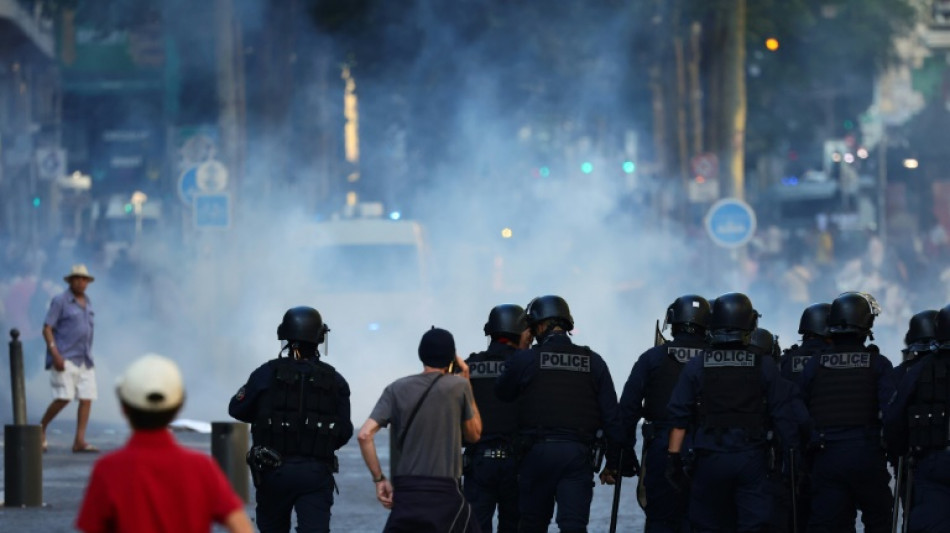 Trois policiers mis en examen apr&egrave;s le d&eacute;c&egrave;s d'un homme lors des &eacute;meutes &agrave; Marseille