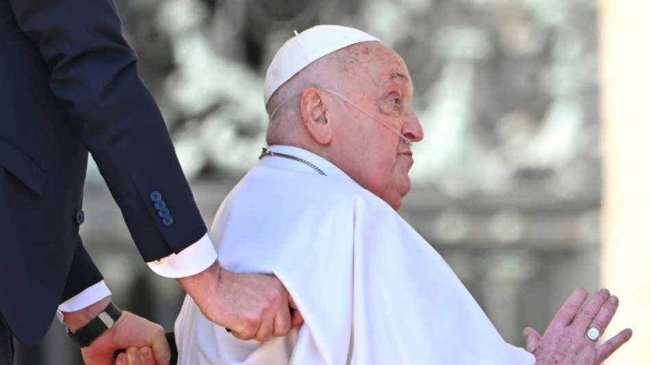 Papa Francisco, ainda em recuperação, 'feliz' de sair e encontrar pessoas