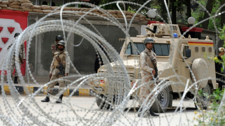 Nueve muertos en un ataque contra un autocar en Pakist&aacute;n