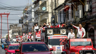 Elections en Tha&iuml;lande: dernier jour de campagne pour les partis, &agrave; l'assaut des ind&eacute;cis