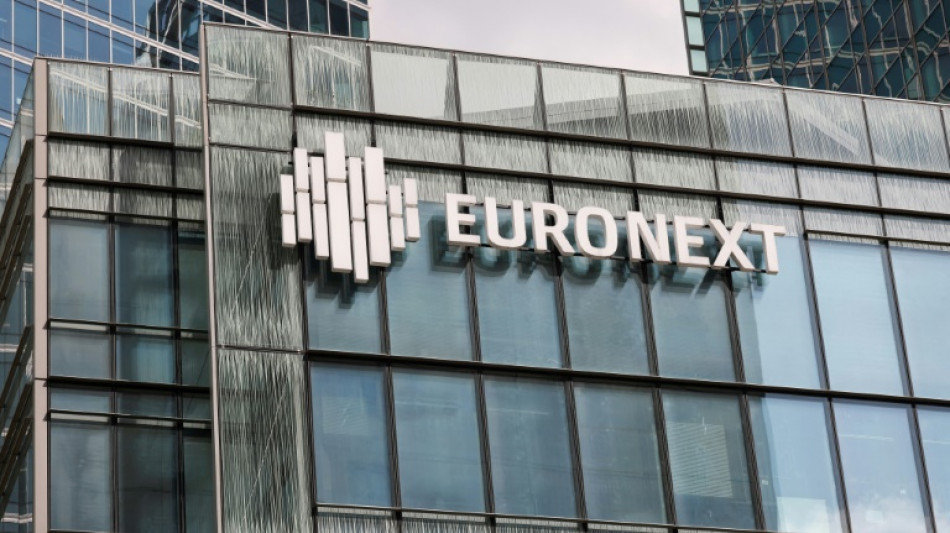 La Bourse de Paris, prudente, &eacute;volue dans le rouge