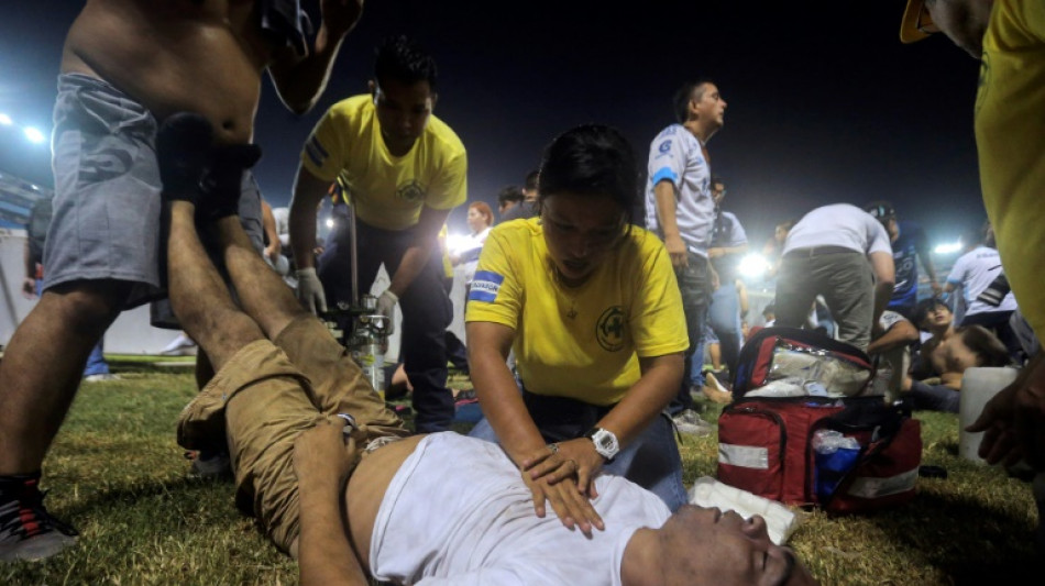 Tumulto em estádio de El Salvador deixa 12 mortos