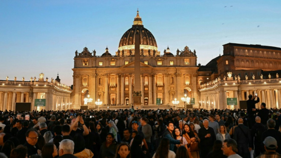 Nouvelle journée d'hommage au pape François à la basilique Saint-Pierre