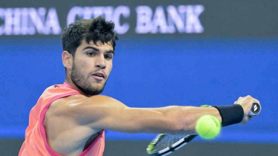 Alcaraz avan&ccedil;a &agrave;s quartas do ATP 500 de Pequim e mostra apoio a Sinner