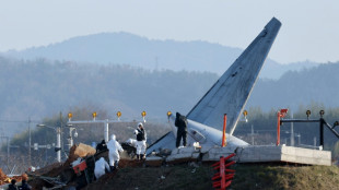 Pol&iacute;cia sul-coreana revista aeroporto e escrit&oacute;rios da Jeju Air ap&oacute;s acidente com avi&atilde;o
