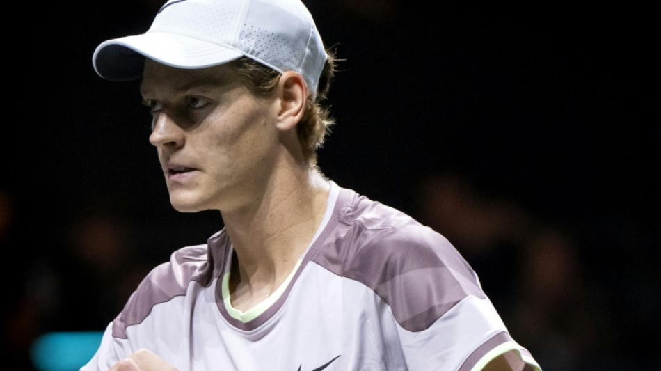 Sinner avan&ccedil;a &agrave;s semifinais em Rotterdam ap&oacute;s abandono de Raonic