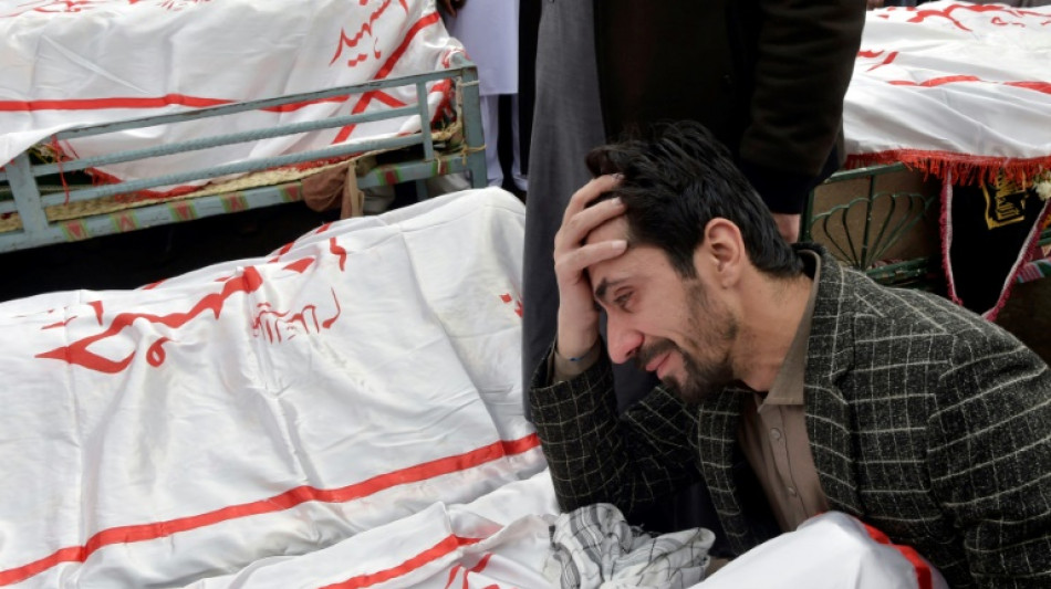 El kamikaze del EI que causó 64 muertos en una mezquita de Pakistán era afgano
