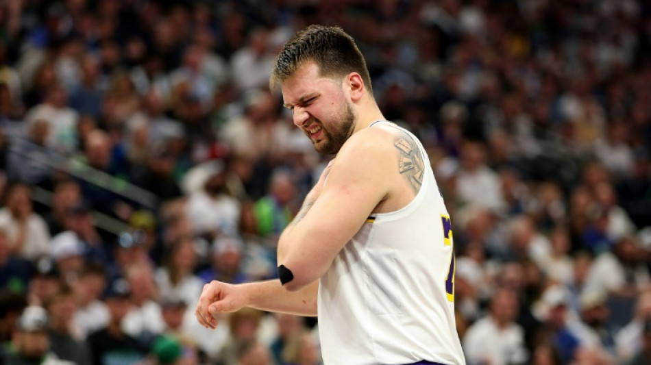 Play-offs NBA: les Lakers battus sur le fil à Minnesota et au bord de l'élimination au premier tour