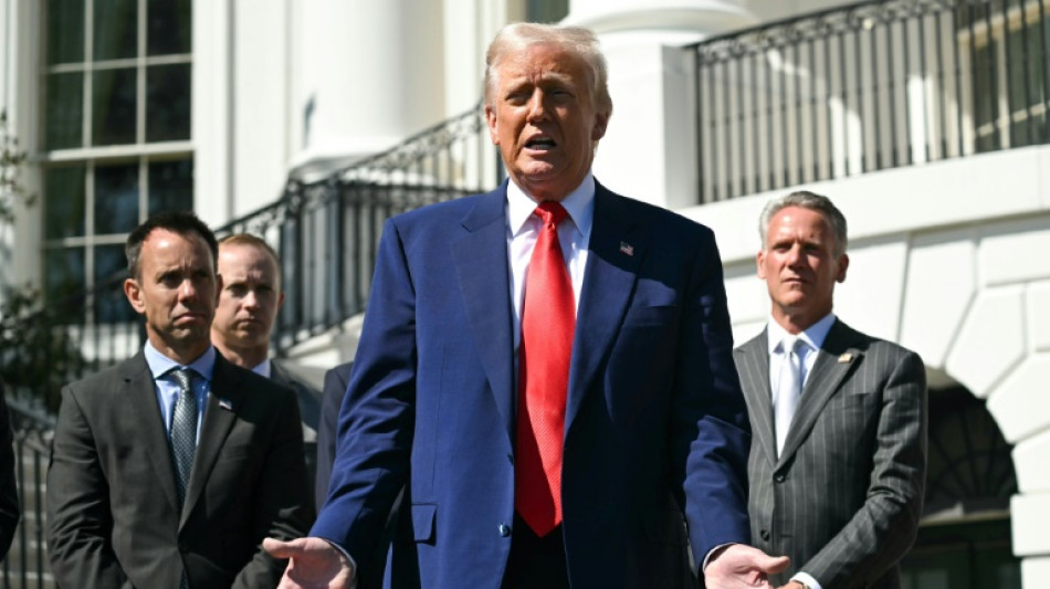 US senators ask SEC for Trump insider trading probe 