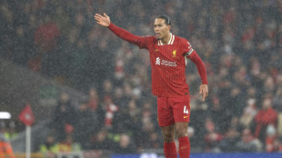 L&iacute;der, Liverpool empata em casa com Manchester United