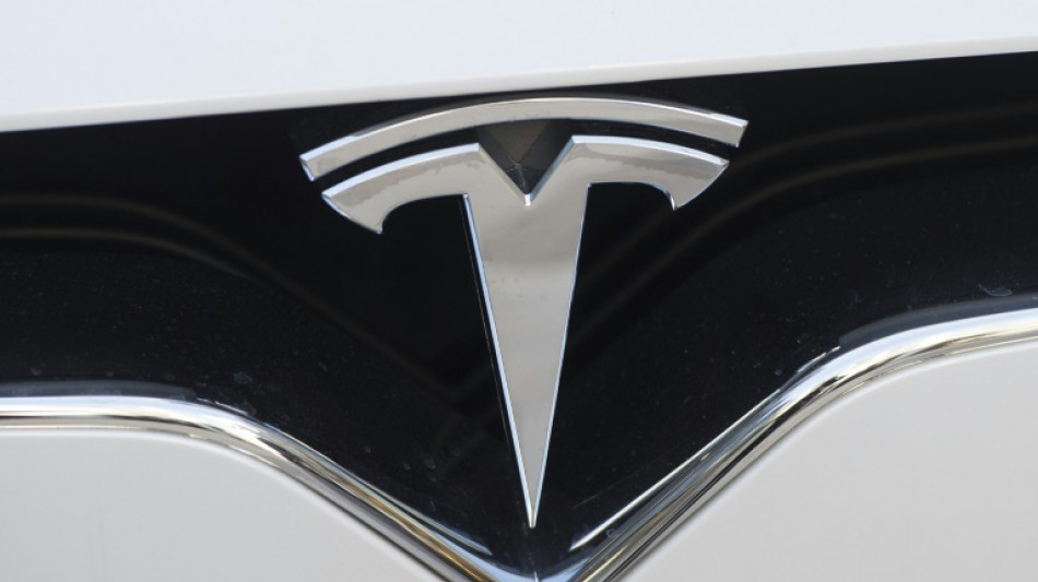 Kraftfahrt-Bundesamt prüft Spurwechselfunktion von Tesla-Modellen