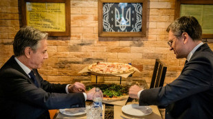 Blinken almuerza en Kiev en una pizzería de un veterano de la guerra con Moscú