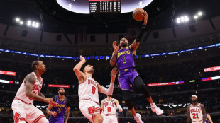 Lakers setzen sich von den Mavericks im Play-off-Kampf ab