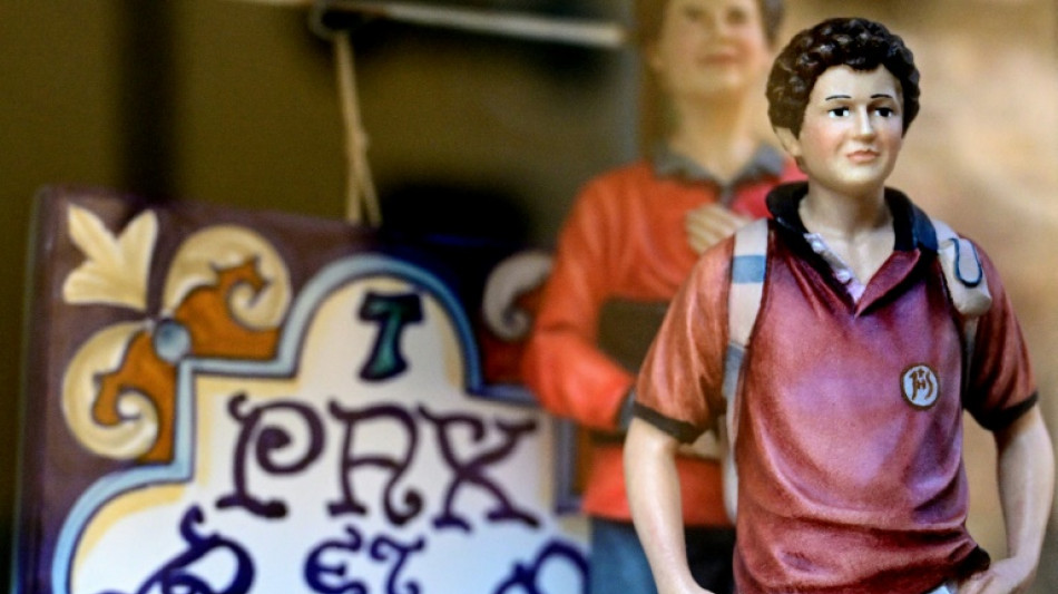 Peregrinos na It&aacute;lia v&atilde;o em massa a t&uacute;mulo do primeiro santo millenial