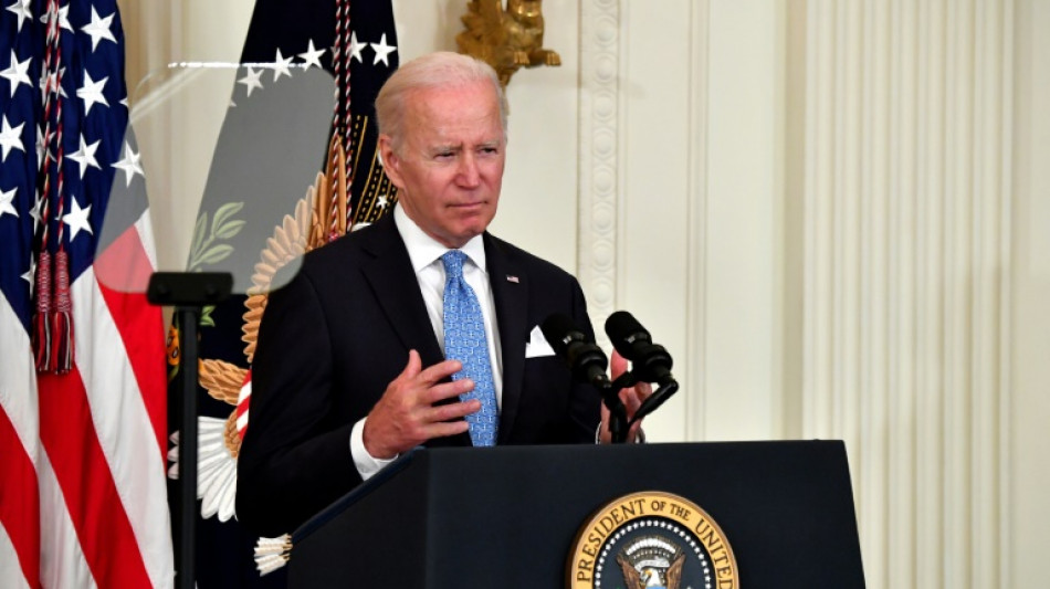 Consoler, sans pouvoir vraiment agir: Biden se rend sur le lieu d'une tuerie raciste