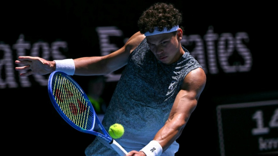 Ben Shelton vence Dane Sweeny e vai &agrave; 3&ordf; rodada do Aberto da Austr&aacute;lia