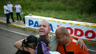 "Justice ! Libert&eacute;!" crient des d&eacute;tenus lib&eacute;r&eacute;s au Venezuela o&ugrave; la pr&eacute;sidente appelle au retour de la diaspora